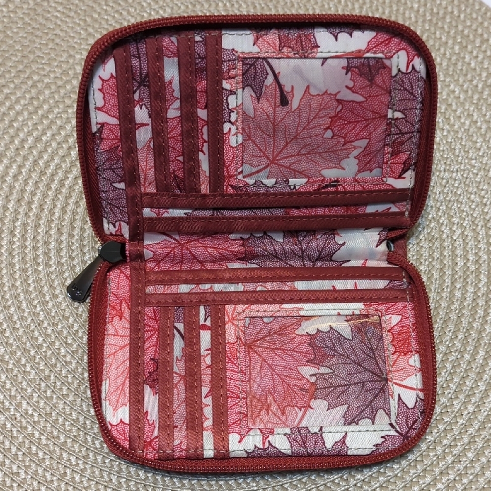 Quilted Red Wallet - Picture 2 of 7